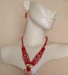 Collar rojo pepas blancas
